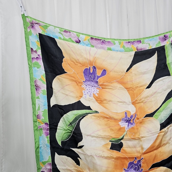 Singapore on Silk floral square scarf - Picture 2 of 7